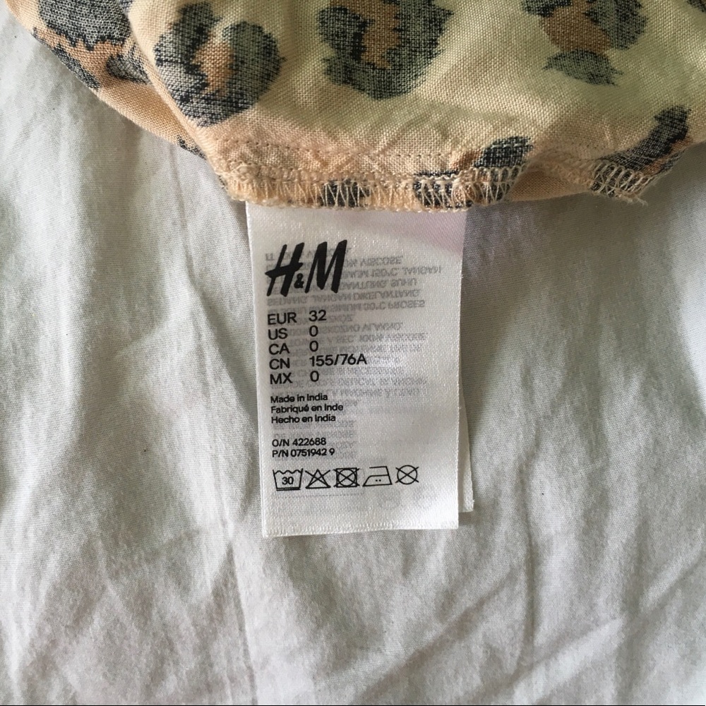 H&M Leopard Button Up - Picture 6 of 10
